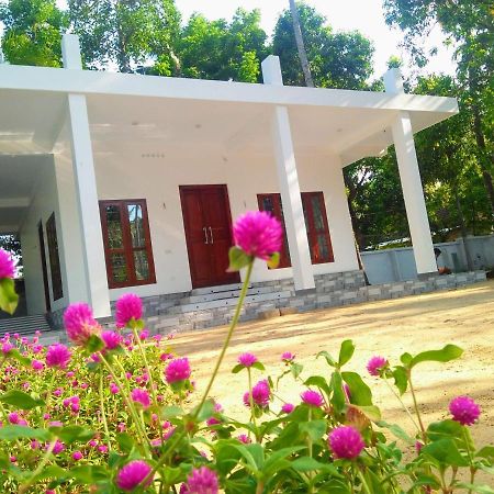 Coconut Garden Apartment Cherai Beach Exterior photo
