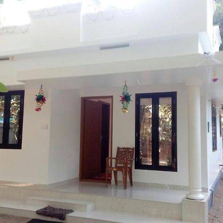 Coconut Garden Apartment Cherai Beach Exterior photo