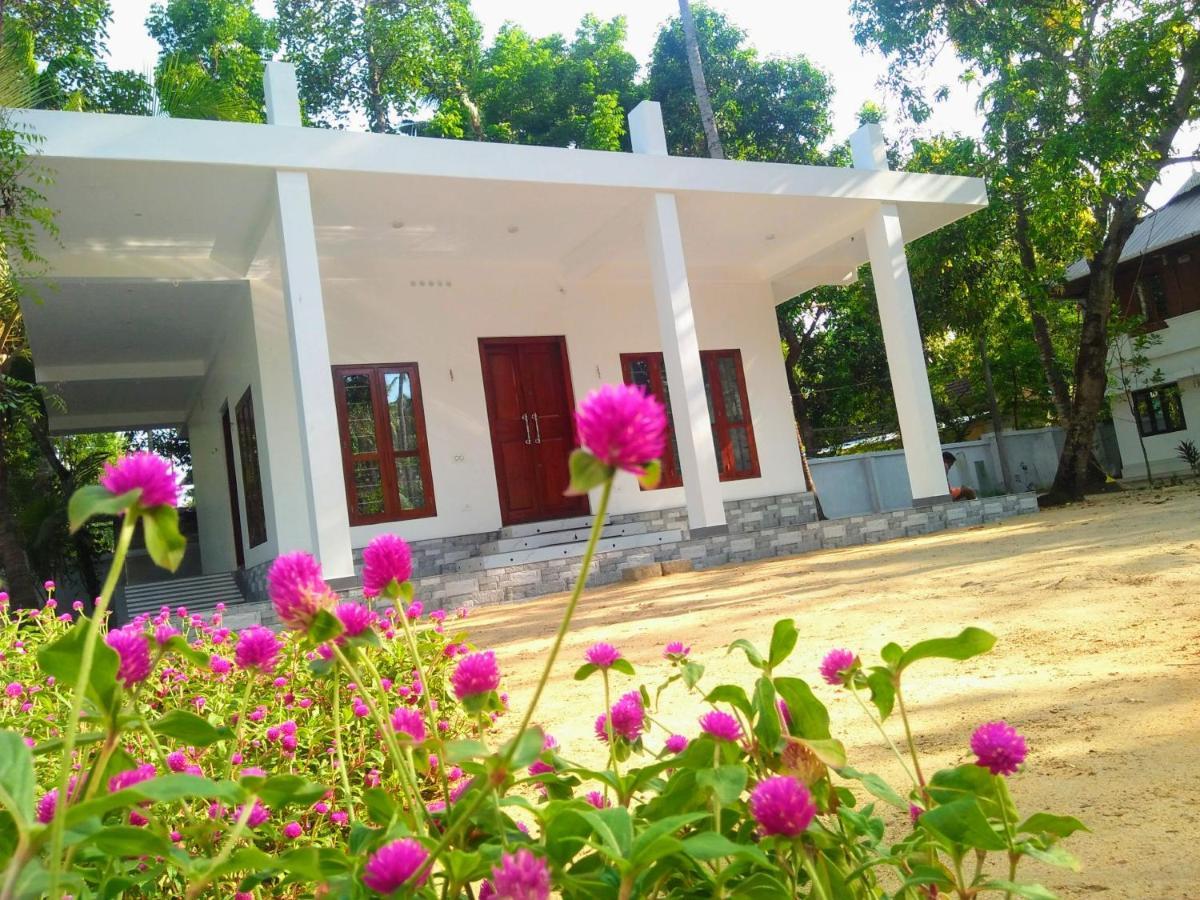 Coconut Garden Apartment Cherai Beach Exterior photo