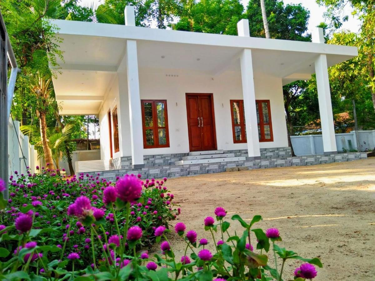 Coconut Garden Apartment Cherai Beach Exterior photo