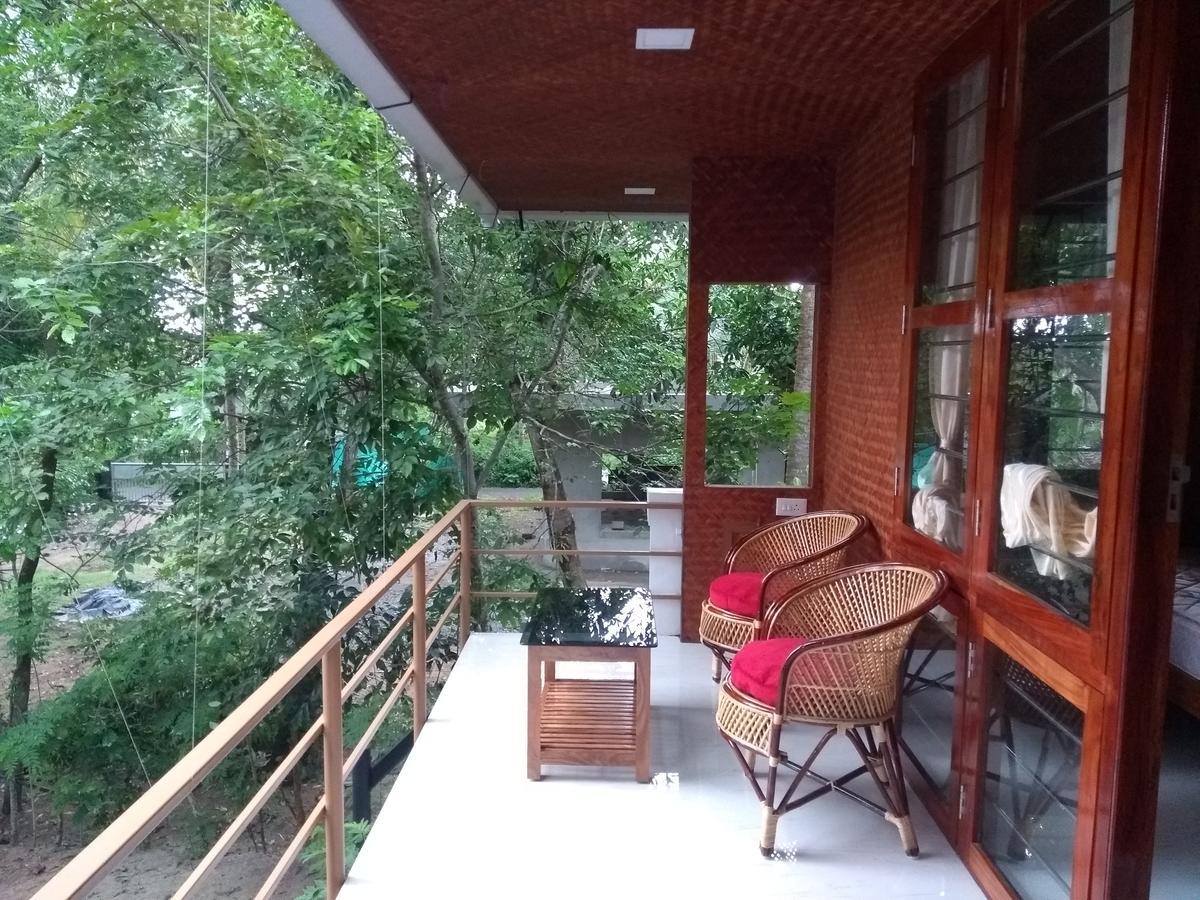 Coconut Garden Apartment Cherai Beach Exterior photo
